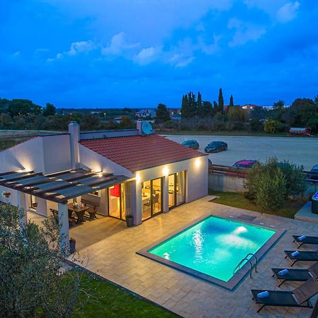 Villa Bobo Family House With Pool Vodnjan Esterno foto