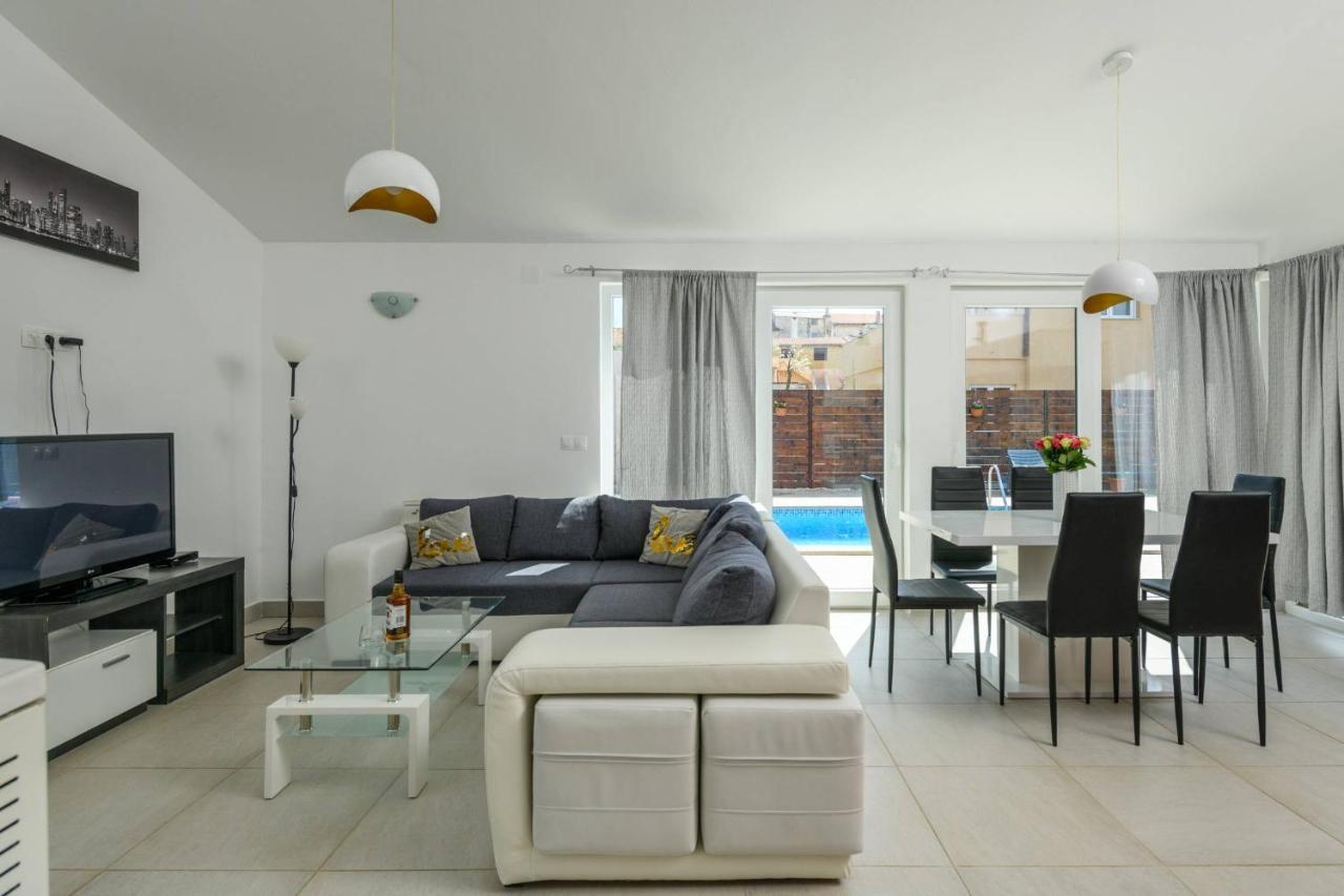 Villa Bobo Family House With Pool Vodnjan Esterno foto