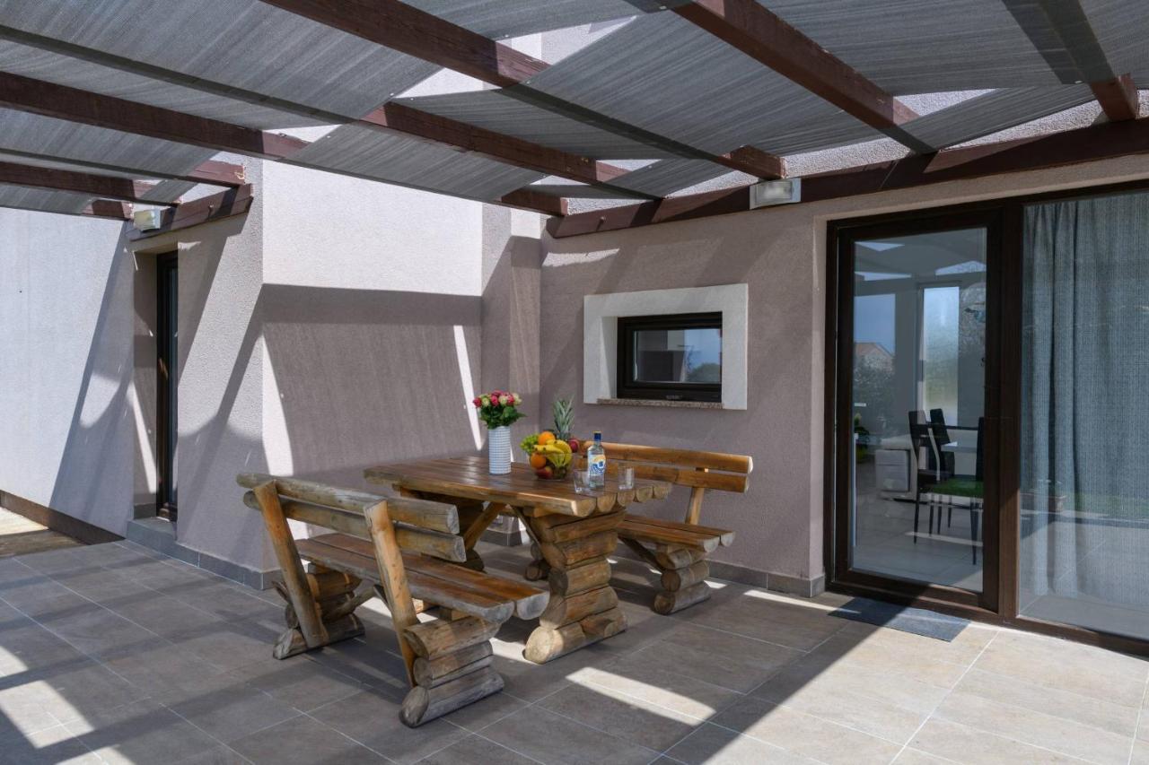 Villa Bobo Family House With Pool Vodnjan Esterno foto